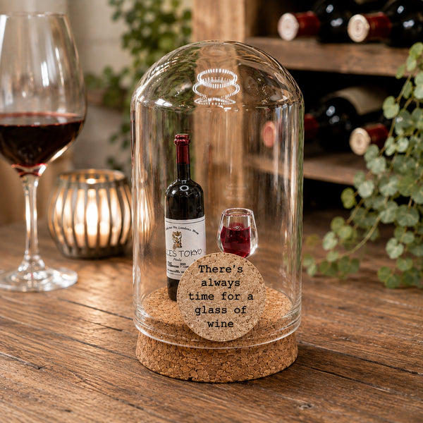 Always time for a glass of wine – Stolp met miniatuur wijnfles en glas