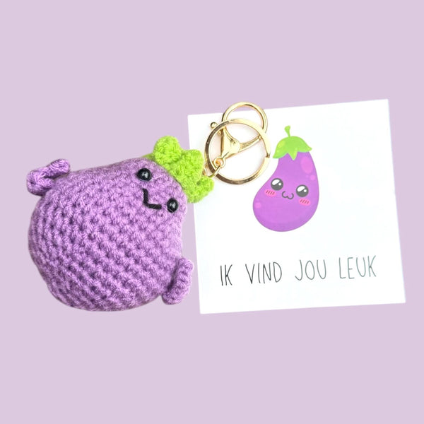 Gehäkelter Schlüsselanhänger in Auberginenform