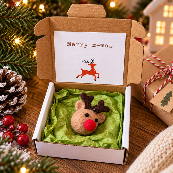 Schachtel mit fröhlichen Weihnachtsgeschenken