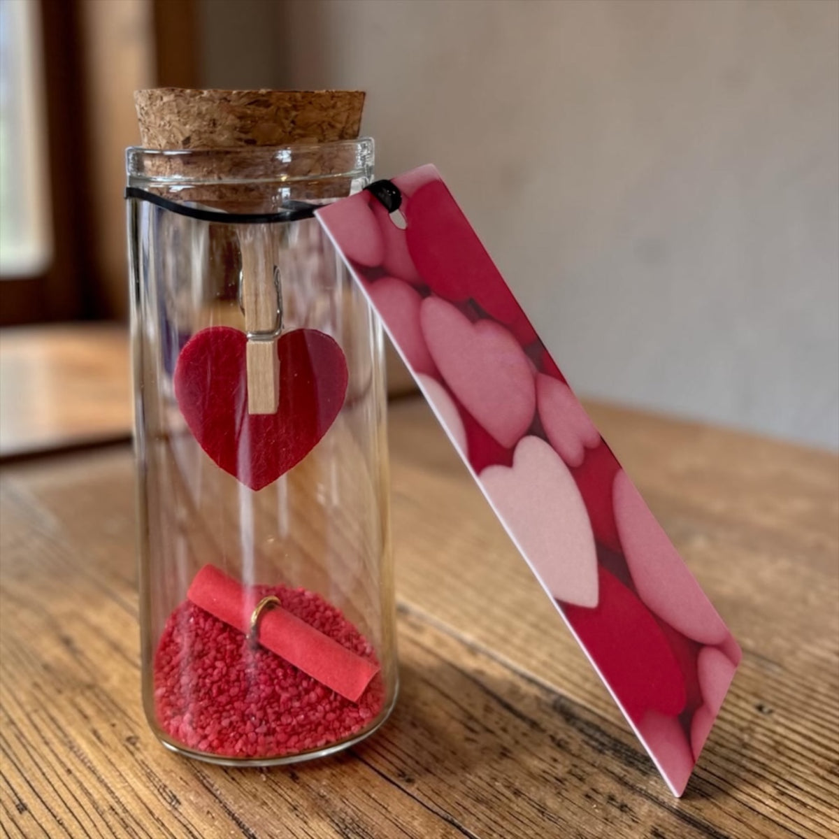 Liefdeswensje met vilten hartje met knijpertje in buisje