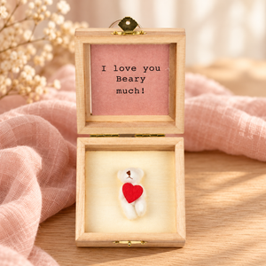 Beertje met hart in houten cadeaukistje – I love you beary much
