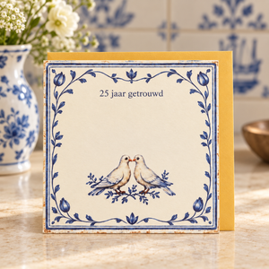 Delfts blauwe wenskaart – 25 jaar getrouwd met één gouden envelop in Delftsblauwe omgeving