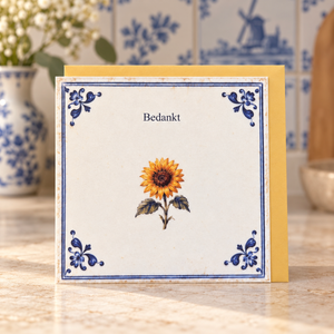 Wenskaart Bedankt met gouden envelop in een chique Delftsblauwe omgeving