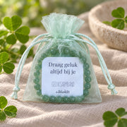 Groene geluksarmband in mint organzazakje