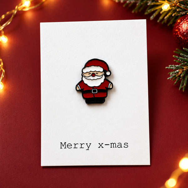 Kerstman pin op cadeaukaartje – Merry x-mas