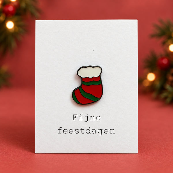 Kerstpin kerstsok op kaartje Fijne feestdagen