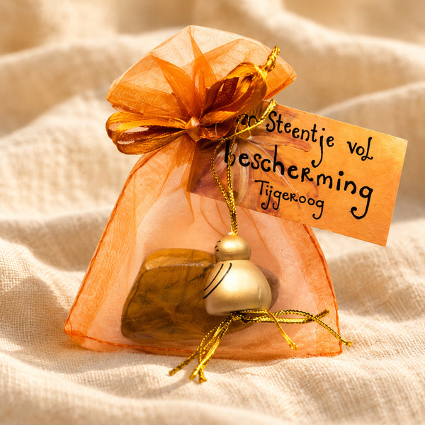Tijgeroog knuffelsteen in cadeauzakje – Bescherming
